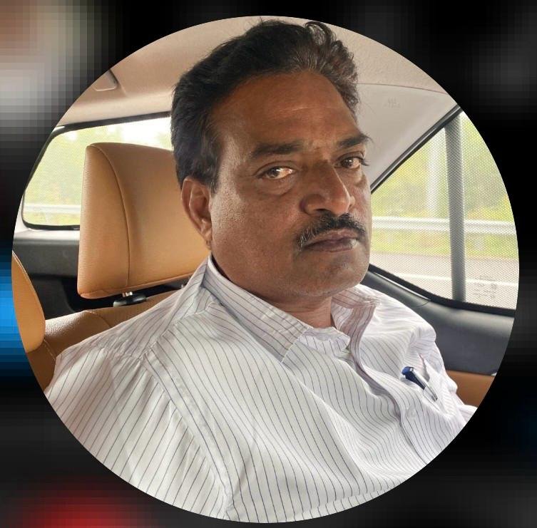 Mr. Hussain, Founder and Director of Decorsinn